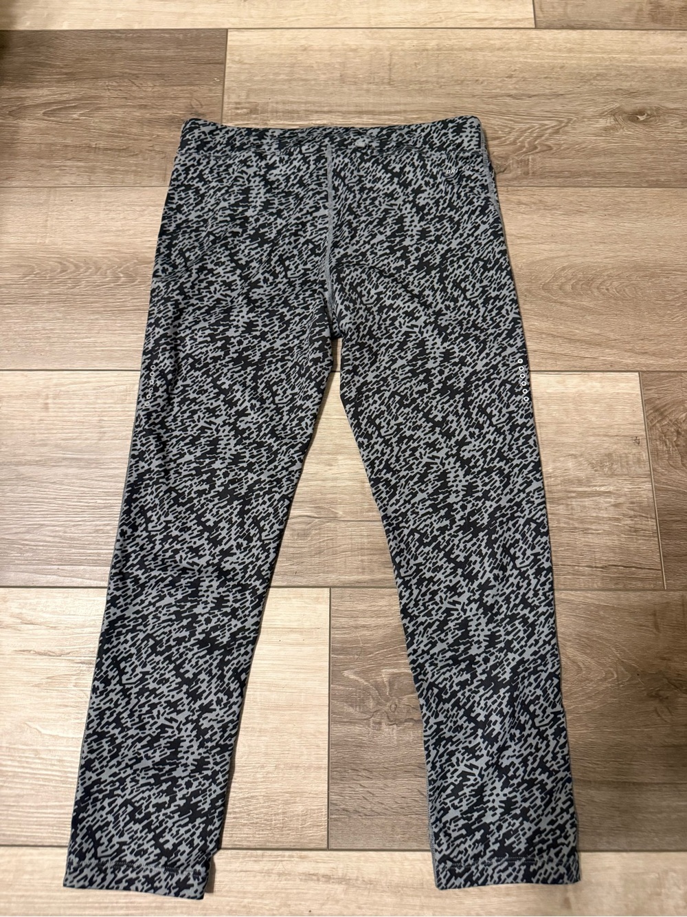 Nike Black and Gray Dotted Print Leggings - Picture 3 of 6